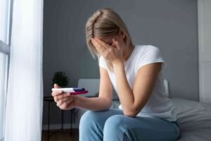 symptoms of hyperthyroidism in women